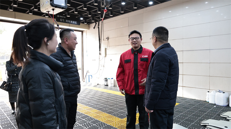 十年携手育英才,深切关怀暖人心——西安万通汽车学校校长回访恒泰集团并探望优秀毕业生