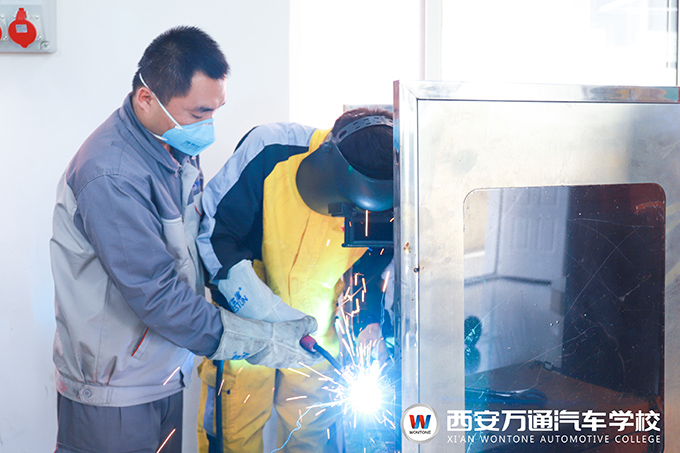 西安短期焊工培训多少钱？短期培训就业学校哪家好？