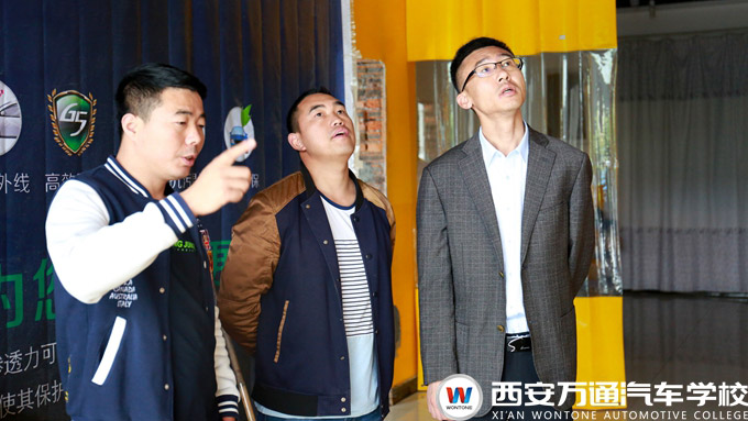 西安万通创就业指导中心老师以及创业导师考察创业学子的店面现场 西安万通创就业指导中心老师以及创业导师考察创业学子的店面现场