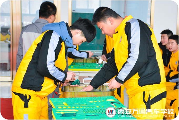 技术万通|技能争霸赛激烈进行  参赛学子从容应对