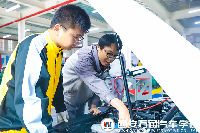 【新创客】不甘平庸、转行学汽修