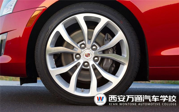 检查爱车再上路，远离隐性危险