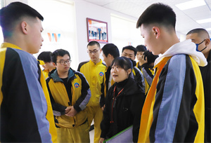 教学上岗紧密衔接——鑫亚特汽车集团到我校开展专场招聘